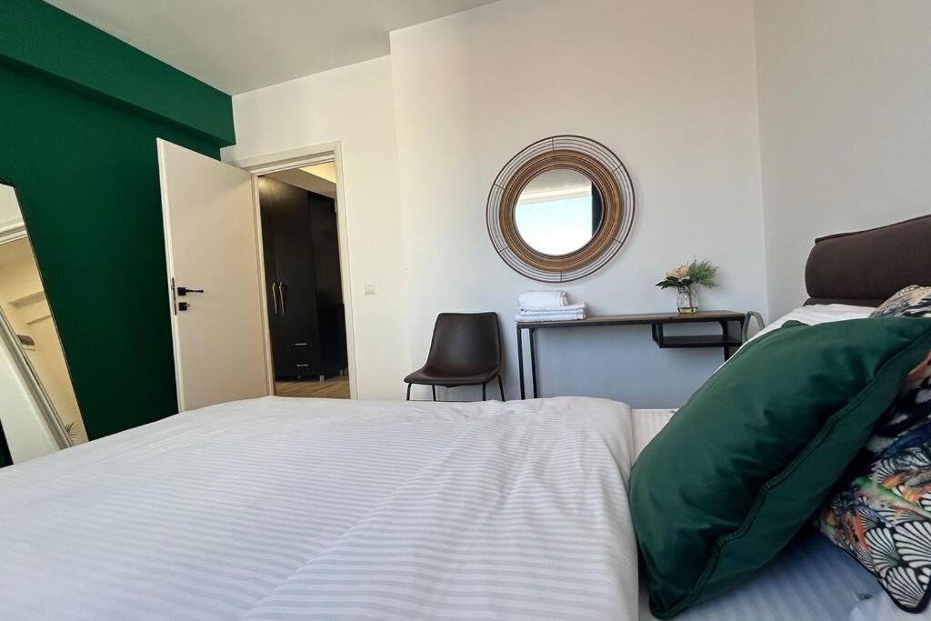Abc - 42 Apartment *